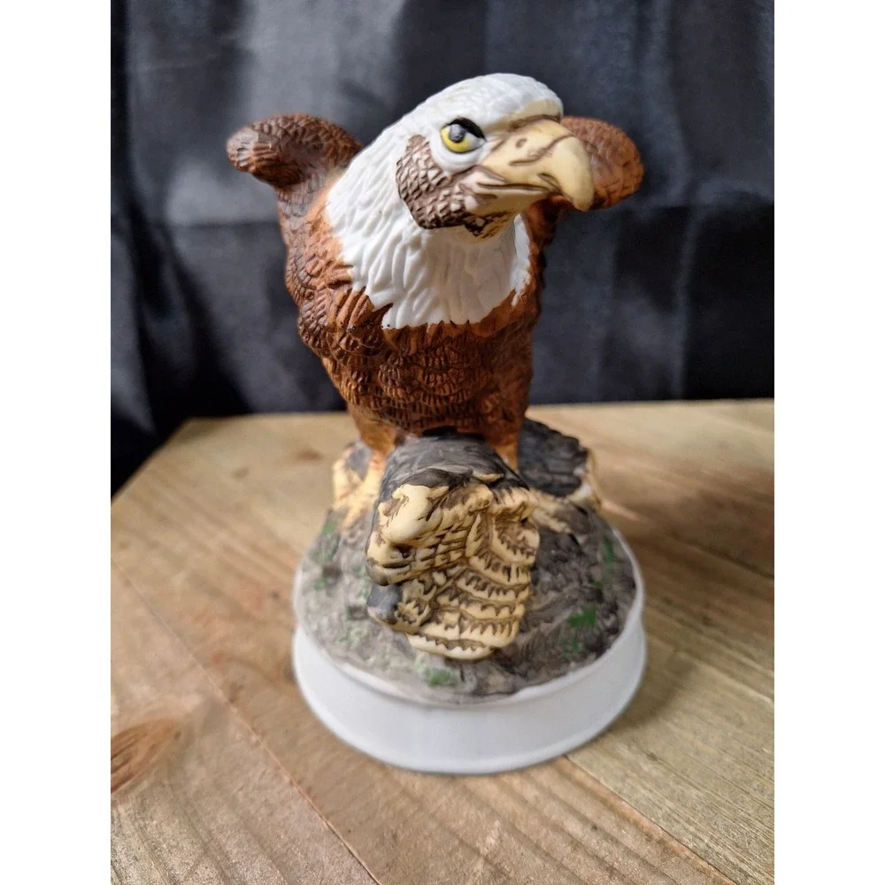 Royal Heritage Americana - Birds in Flight - Bald Eagle Figurine Limited Series